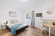 Boutique Double Room - Centrally Located at Granville - Shared Bathroom