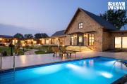StayVista at The Harbhson House Luxury 4 BHK Villa with Woodfire Pizza, Pool & Sauna