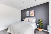 Stylish Duplex Apartment, Sleeps 2, Bedford