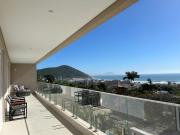 Paraiso com vista do mar e montanha na Praia Brava