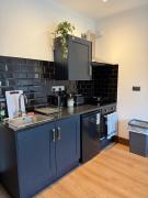 Globe Apartments M16