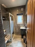 Globe Apartments M16