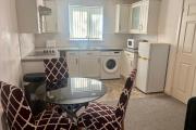 2 Bed Apartment-Sleeps 5-Free Parking