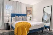 Steps away from Downtown Restaurants and Bars - King Bed