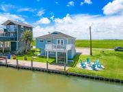 Cozy Canal-Front Beach Bungalow with Great Views