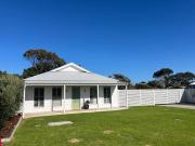 The Salty Olive - WiFi Pet Friendly Outside