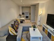 Stylish 1BDR Flat with 24hr Concierge East Croydon