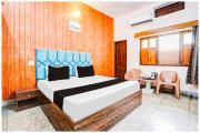 Hotel Subh Aura Suites - Near Kashi Vishwanath Temple And Ganga Ghat -With Fully Air conditioned- Wifi - Room Service - A Luxury Room in Varanasi