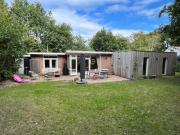 Fraaie familiebungalow op heerlijk rustige plek