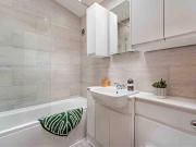 Drovers Lodge, farm retreat in rural Lanarkshire, family and pet friendly, onsite craft distillery, perfect location for exploring central Scotland