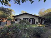 Villa au Calme avec Grand Jardin, Proche Commerces - FR-1-736-67