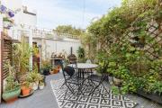 Bright 2BR Garden Flat in South Norwood