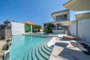 LegKo Villa - 4BR Villa Steps from Uluwatu Best Spots