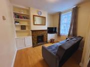 Modern Townhouse - Entire Home, Walk to Station Shops - Perfect for Groups