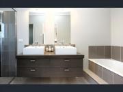 Modern Coastal Home Luxury Stay in Bushland Beach QLD 4818