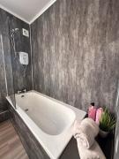 Spacious 3 Bedroom City Center Flat in Derby with Parking