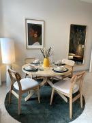 Residence K - Spacious Altbau Apartment