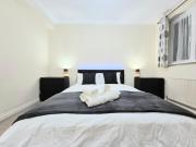 Crescent House - 3 Bedrooms, 2 bathrooms, large lounge, sunny conservatory, full kitchen, parking for 2 cars