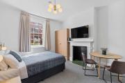 Portsea Place - Chic queen studio and parking