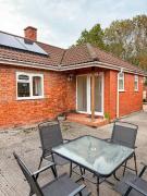 Large 3 Bed Bungalow for groups and contractors Highbridge
