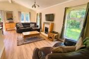 Family Friendly Lodge sleeping 5 with Hot Tub - Devon
