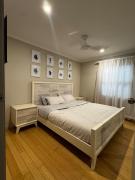 Scarborough Stays - Sleeps 8 by the Beachside