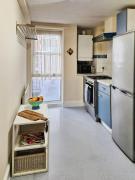 2 Bedroom Apartment with FREE Parking - Westbourne Park