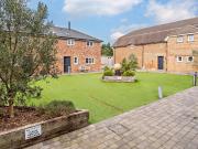 2 Bed in Newport 90243