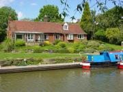 Waterside Cottage - Sleeps 11 on Grand Canal Waterside Cottage - Sleeps 11 on Grand Canal