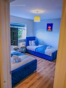 Deja Blue Luxury 3BR Home By AltoLuxoExperience Short Lets & Serviced Accommodation With Free Wifi & Parking