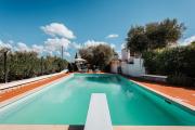 HelloAPULIA The Olive Retreat - Family Villa with Pool and Tennis, minutes from Local Dining, Pet Friendly