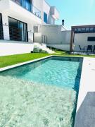 House with pool in Canajurê