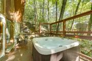 Cabin with Hot Tub 2 Mi to Downtown Gatlinburg!