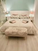 Green apartment, in the middle of the city center, quiet, AC