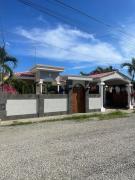 Casa en urbanización privada a 2 minutos caminando de la playa, Vía a Data