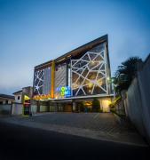 Front One Hotel Sragen