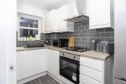 Spruce House - Central Telford with Parking - Sleeps 8