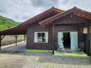 Casa Bombas para até 12 pessoas, 3 dormitórios com Ar Condicionado