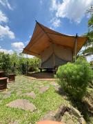 Sitinggil muncul Glamping and Villas