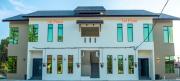 Top Tanah Merah