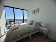 Perth Hub Modern Stay – Pool, Sauna & Skyline