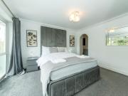 Spacious Home Heated Pool April-Sep in Tilehurst - Pass the Keys