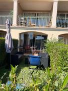 STUDIO Les ISSAMBRES vue sur le golfe de ST Tropez