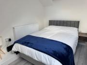 Spacious Top Floor Studio Sleeps 3