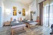 Attiki Haven - 4BR Stay - Steps from Metro by ΜΡS