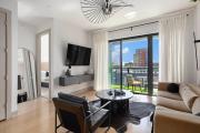 Modern Midtown King Suite with Rooftop Pool & Balcony