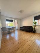 Lys og komfortabel lejlighed tæt på Amager Metrostation