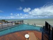 Flat beira-mar pé na areia com varanda