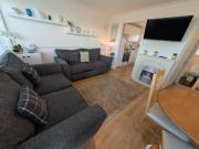 Chalet 145, Hemsby - Two bed chalet, sleeps 5, pet friendly, bed linen and towels included and close to beach!
