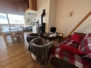 Chaleureux 3 pièces + mezzanine, 67 pers, poêle à bois, balcon ouest, parking, proche centre et pistes - FR-1-572-271